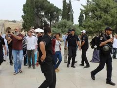 124 مستوطنًا يقتحمون المسجد الأقصى