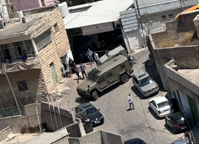 إصابة شاب بالرصاص وآخرين بالاختناق خلال اقتحام الاحتلال قبلان