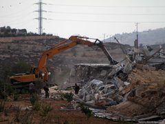 الاحتلال يهدم منزلا في بيت حنينا شمال القدس
