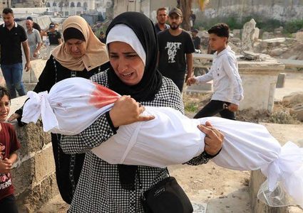 5 شهداء بينهم طفلة وطفل في قصف للاحتلال على غزة ودير البلح