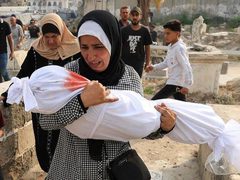 5 شهداء بينهم طفلة وطفل في قصف للاحتلال على غزة ودير البلح