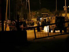 الاحتلال يطلق قنابل الغاز ويشدد إجراءاته العسكرية عند حاجز عين سينيا