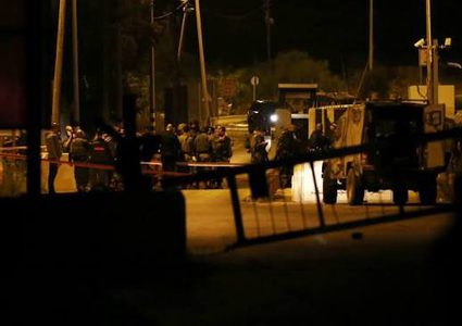 الاحتلال يطلق قنابل الغاز ويشدد إجراءاته العسكرية عند حاجز عين سينيا
