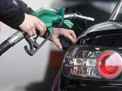 "المالية": تخفيض سعر "بنزين 95" بقيمة نصف شيقل