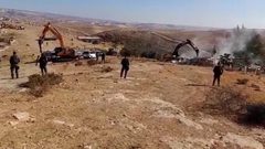 الاحتلال يهدم مساكن وحظائر أغنام في مسافر يطا