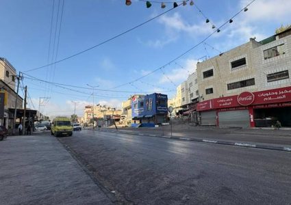 الاحتلال يغلق المحال التجارية في حوارة جنوب نابلس