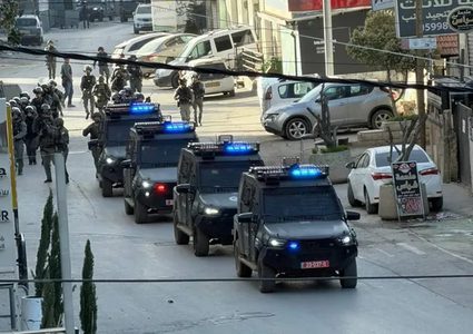 الاحتلال يشن عملية عسكرية واسعة في عناتا ومخيم شعفاط ويغلق مداخلهما