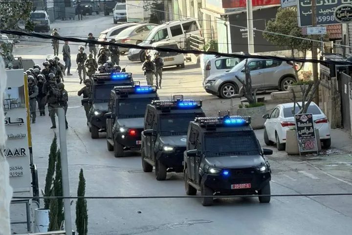 الاحتلال يشن عملية عسكرية واسعة في عناتا ومخيم شعفاط ويغلق مداخلهما
