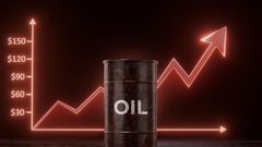 النفط يرتفع فوق 100 دولار للبرميل وسط مخاوف بشأن الإمدادات