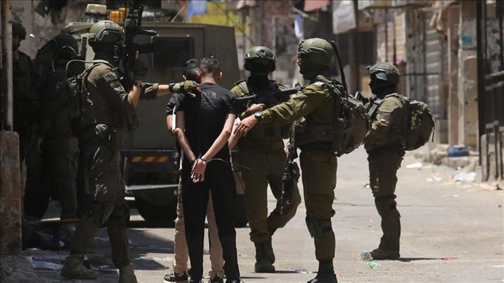 الاحتلال يعتقل 15 مواطنا خلال اقتحام برقة شمال غرب نابلس