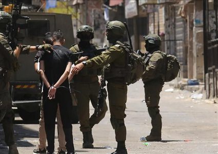 الاحتلال يعتقل 15 مواطنا خلال اقتحام برقة شمال غرب نابلس