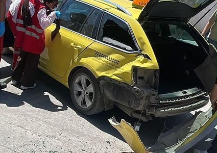 طولكرم: تضرر مركبة عمومية صدمتها آلية للاحتلال في ضاحية ذنابة