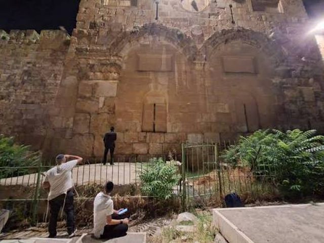 مستوطنون يستبيحون مقبرة باب الرحمة الملاصقة للمسجد الأقصى للأسبوع الثالث على الت