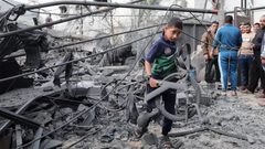 إصابات جراء قصف الاحتلال غرب بيت لاهيا شمال قطاع غزة