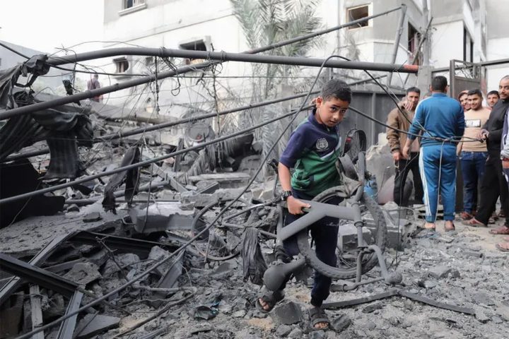 إصابات جراء قصف الاحتلال غرب بيت لاهيا شمال قطاع غزة