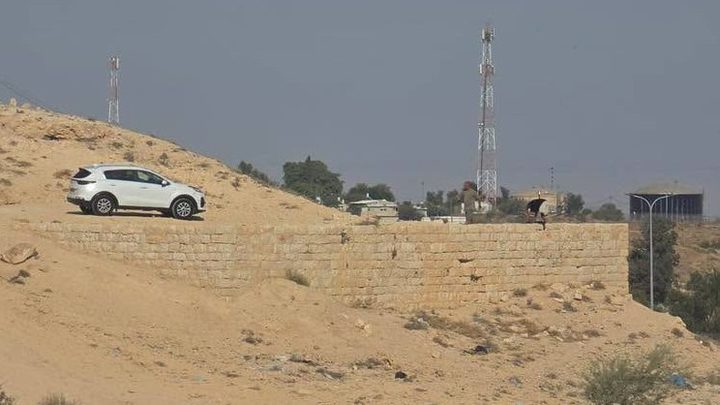 مستعمرون يواصلون اعتداءاتهم على بئر مياه المسكوب غرب القدس