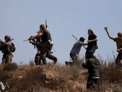 مستعمرون يطلقون النار تجاه المواطنين شرق المغير