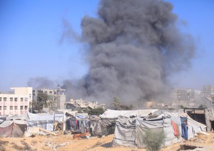 قصف مدفعي على طول الخط الأصفر في قطاع غزة