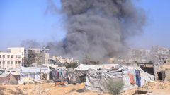قصف مدفعي على طول الخط الأصفر في قطاع غزة