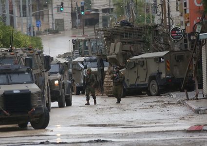 قوات الاحتلال تقتحم مخيم قلنديا وبلدة كفر عقب شمال القدس