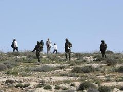 مستوطنون يهاجمون أطراف برقا شرق رام الله