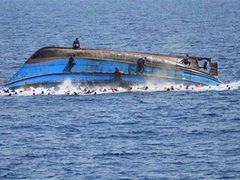 مقتل شخص في غرق عبارة إندونيسية على متنها 243 راكباً