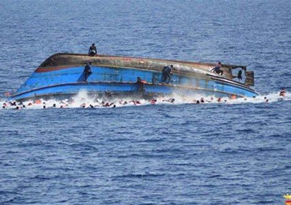 مقتل شخص في غرق عبارة إندونيسية على متنها 243 راكباً