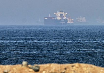 إيران تربط إعادة فتح مضيق هرمز بتلبية واشنطن شروطها