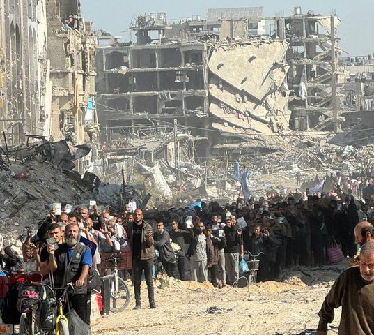 أكثر من 10 إصابات بينها خطيرة جراء قصف الاحتلال خيمة في مدينة غزة