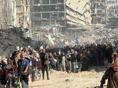 أكثر من 10 إصابات بينها خطيرة جراء قصف الاحتلال خيمة في مدينة غزة