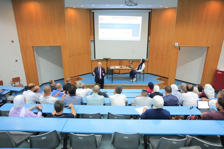 كلية العلوم الإنسانية والتربوية تستضيف دائرة التصنيفات العالمية