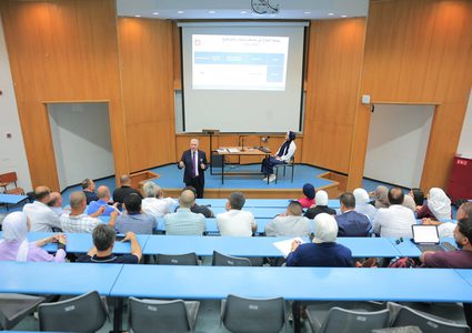 كلية العلوم الإنسانية والتربوية تستضيف دائرة التصنيفات العالمية