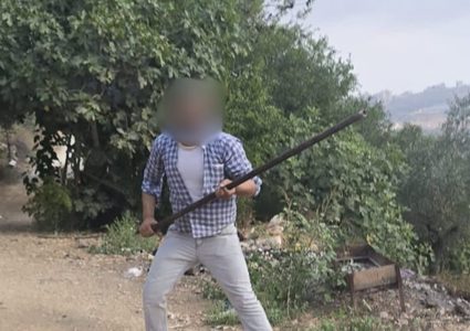 مستوطنون يعتدون على شاب قرب دير غسانة شمال رام الله