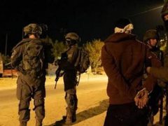 الاحتلال يحتجز مواطنا ونجله في منطقة الرأس الأحمر بطوباس