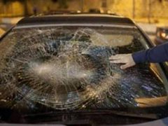 مستوطنون يعتدون على مركبات المواطنين في طريق "مرج سيع" شمال شرق رام الله