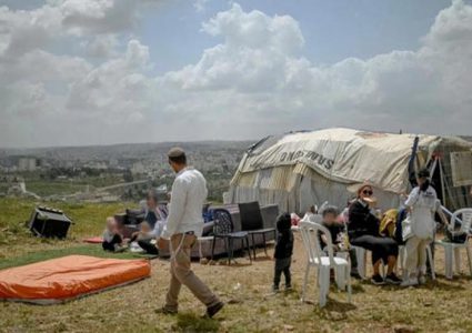 مستوطنون يقيمون البؤرة الاستيطانية الثانية في بيت إكسا خلال أربعة أشهر