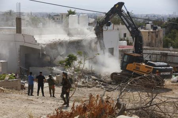 الاحتلال يهدم منزلين في بيت حنينا شمال القدس