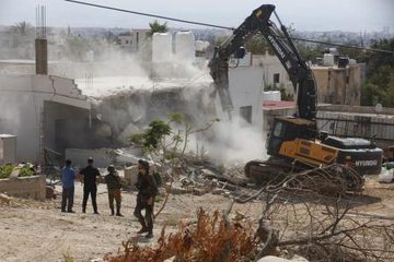 الاحتلال يهدم منزلين في بيت حنينا شمال القدس