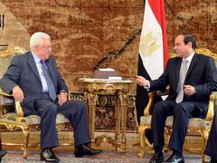 الرئيس محمود عباس يصل مصر في زيارة رسمية تستمر يومين