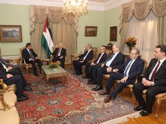 الرئيس محمود عباس يستقبل مدير المخابرات العامة المصرية