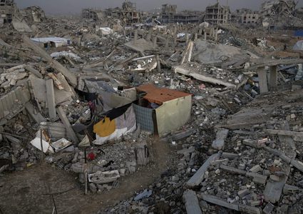 شهيدان أحدهما متأثرا بجروحه وآخر بقصف الاحتلال منزلا شرق مدينة غزة