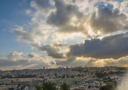 حالة الطقس: أجواء حارة إلى شديدة الحرارة حتى الخميس وانخفاض ملموس الجمعة