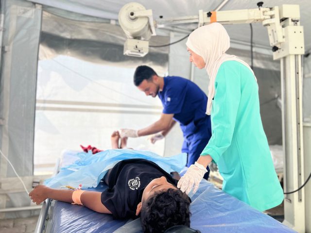 قصف مدفعي قرب الخط الأصفر وغارة على حي التفاح