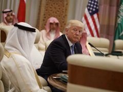 ترامب يعتزم لقاء قادة الخليج لبحث مسار الحرب مع إيران