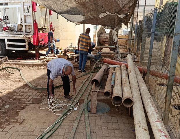 سلطة المياه تعمل على إعادة تشغيل محطة الشيخ عجلين بغزة للحد من مخاطر الصرف الصحي