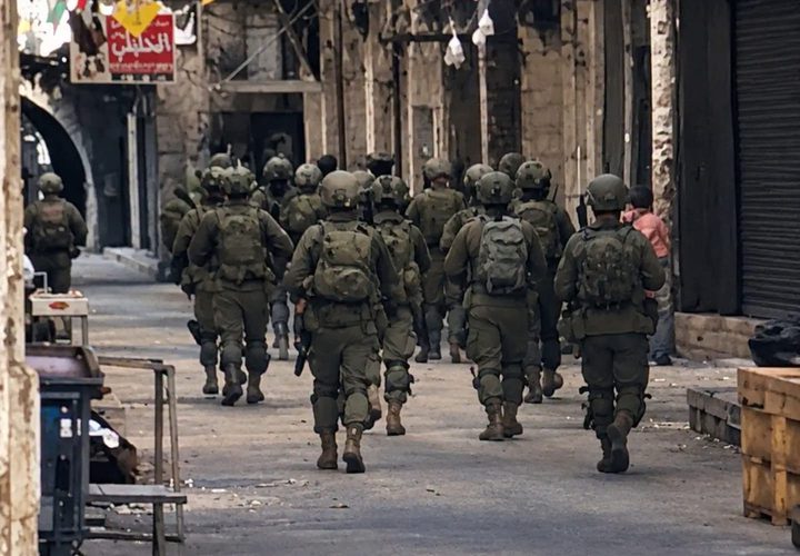 الاحتلال يعتقل ٤ مواطنين من مدينة نابلس