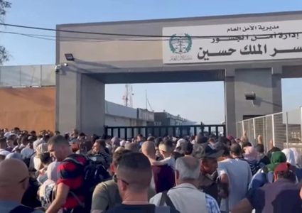 نصار: ساعتان إضافيتان على معبر الكرامة ومطلبنا ٢٤ ساعة
