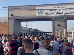 نصار: ساعتان إضافيتان على معبر الكرامة ومطلبنا ٢٤ ساعة