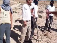 مستوطنون يقطعون خط المياه المغذي لقرية ادقيقة ببادية يطا جنوب الخليل