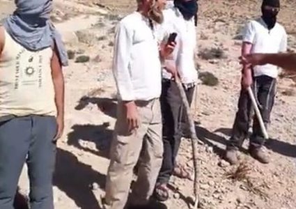 مستوطنون يقطعون خط المياه المغذي لقرية ادقيقة ببادية يطا جنوب الخليل